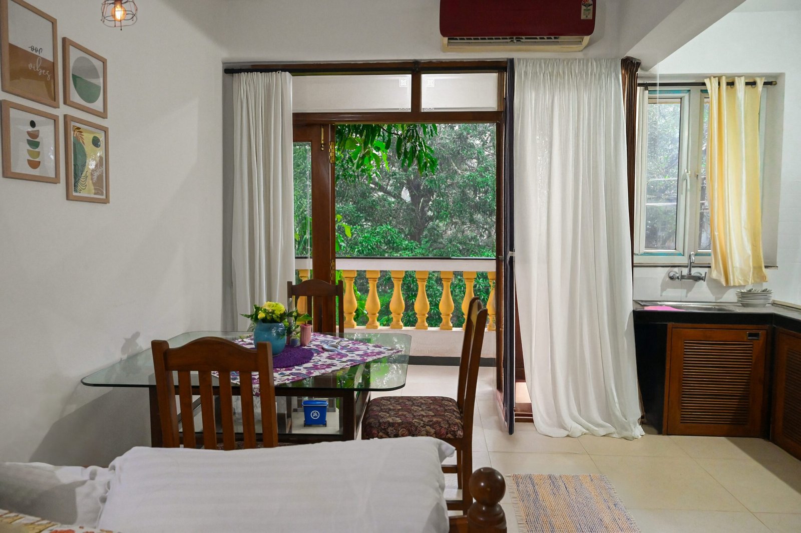 Studio Room,